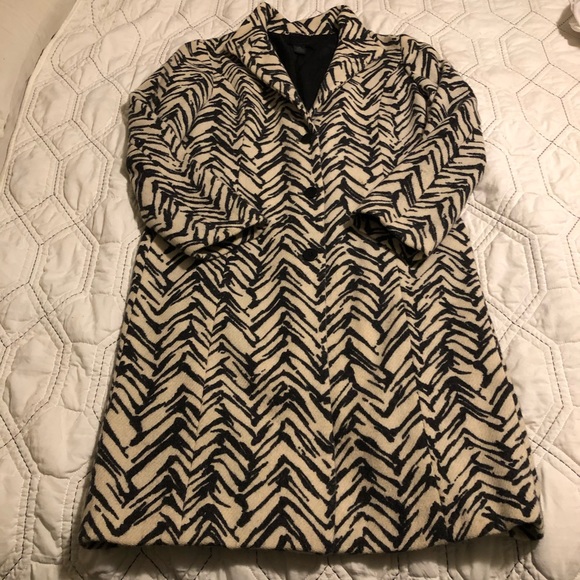 TheLimited long cream button up coat with black pattern - Picture 2 of 7